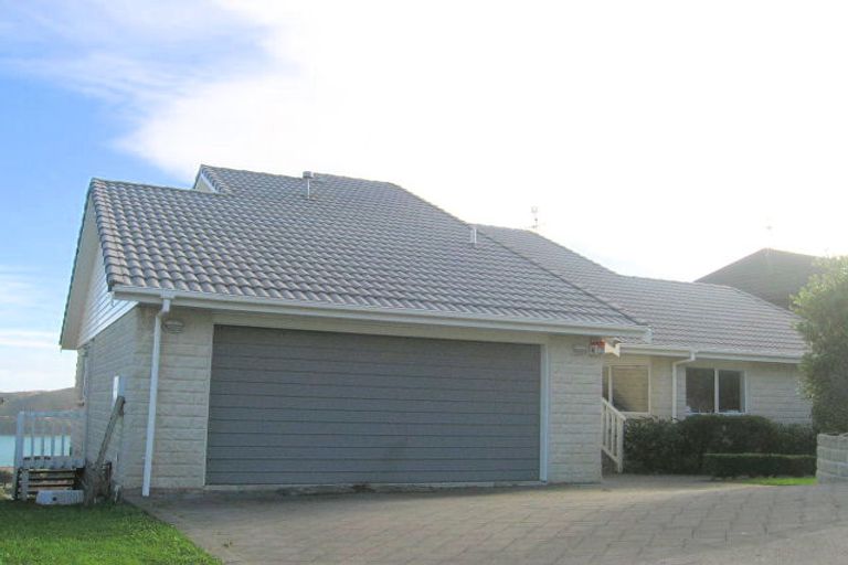 Photo of property in 39 Halladale Road, Papakowhai, Porirua, 5024