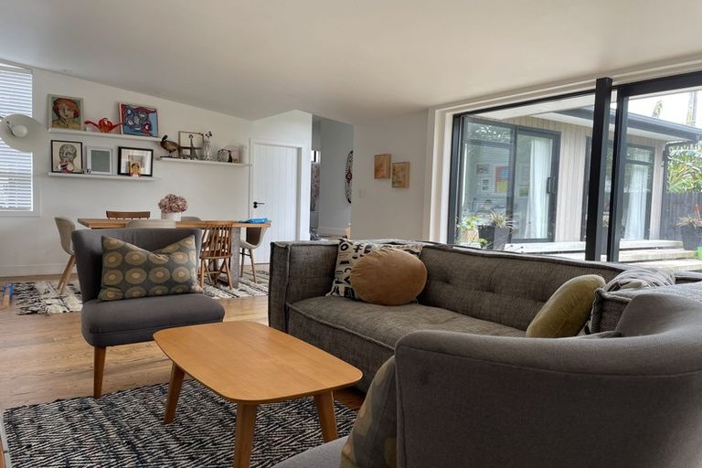 Photo of property in 21 Alfred Street, Northcote Point, Auckland, 0627