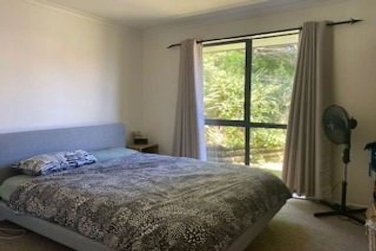 Photo of property in 6 Red Oak Place, Schnapper Rock, Auckland, 0632