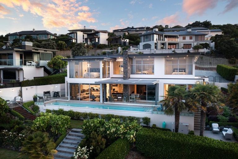 Photo of property in 8 Avery Place, Redcliffs, Christchurch, 8081