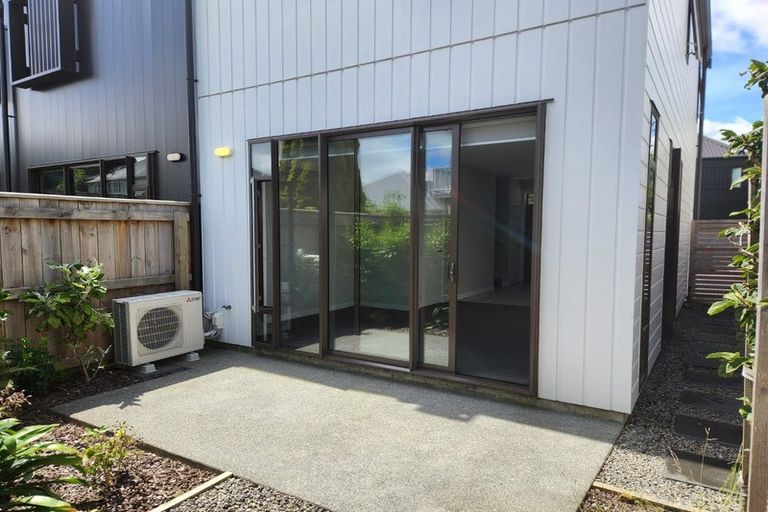 Photo of property in 33 Ron Deal Way, Epuni, Lower Hutt, 5011