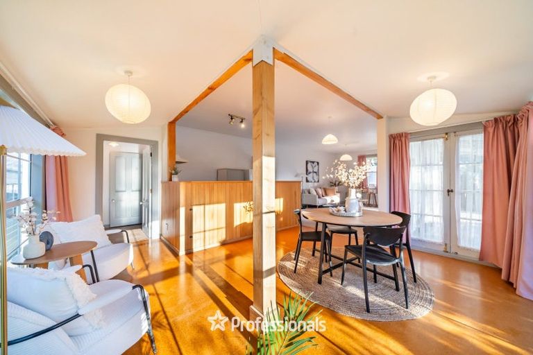 Photo of property in 124 Tutere Street, Waikanae Beach, Waikanae, 5036