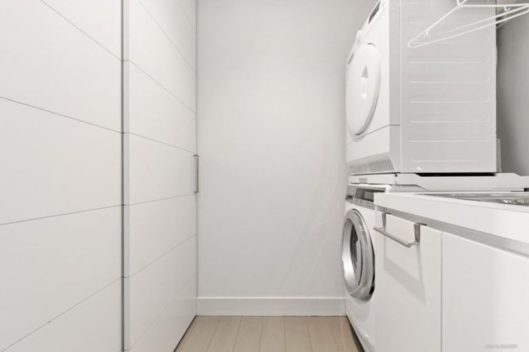 Photo of property in Clyde Quay Wharf, 1a/3 Clyde Quay Wharf, Te Aro, Wellington, 6011