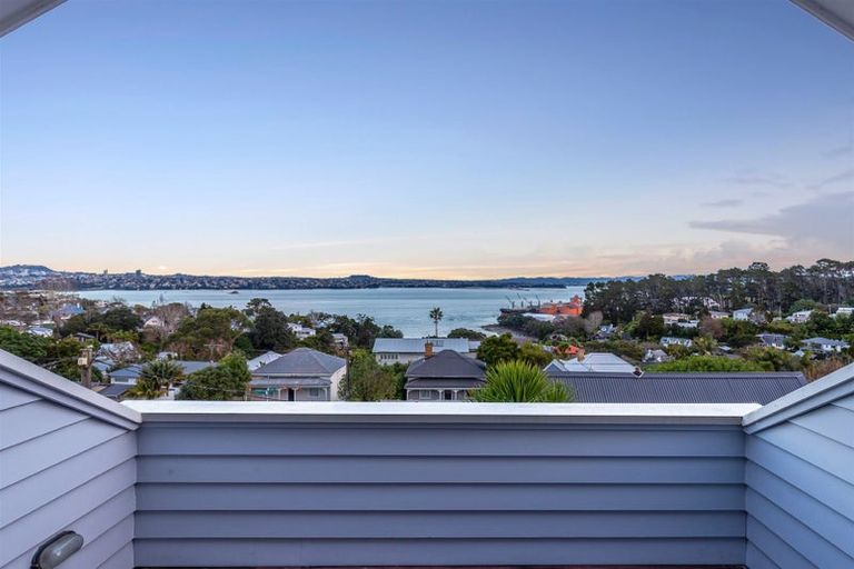 Photo of property in 2/12 Mariposa Crescent, Birkenhead, Auckland, 0626