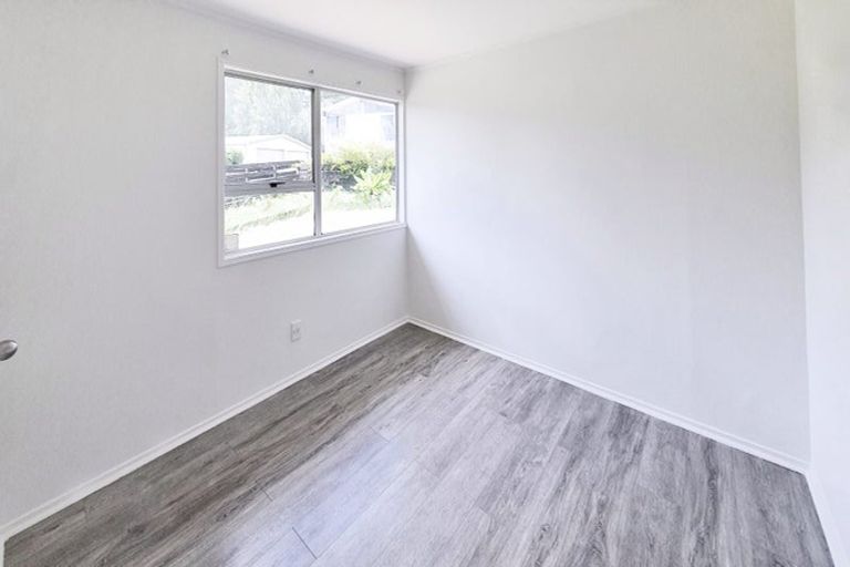 Photo of property in 37 Larissa Avenue, Henderson, Auckland, 0610