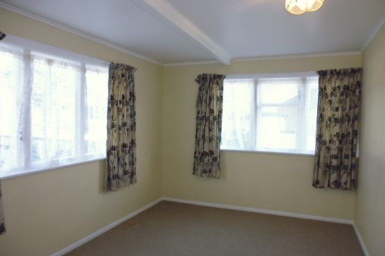 Photo of property in 33 Hardy Street, Waterloo, Lower Hutt, 5011