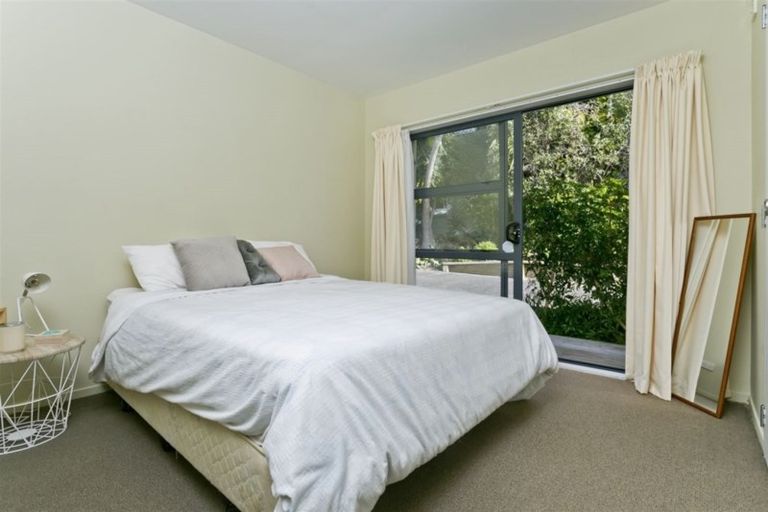 Photo of property in 90 Saddleback Rise, Murrays Bay, Auckland, 0630
