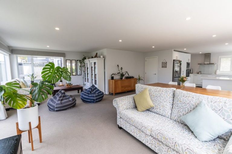 Photo of property in 92 Silverstream Road, Crofton Downs, Wellington, 6035