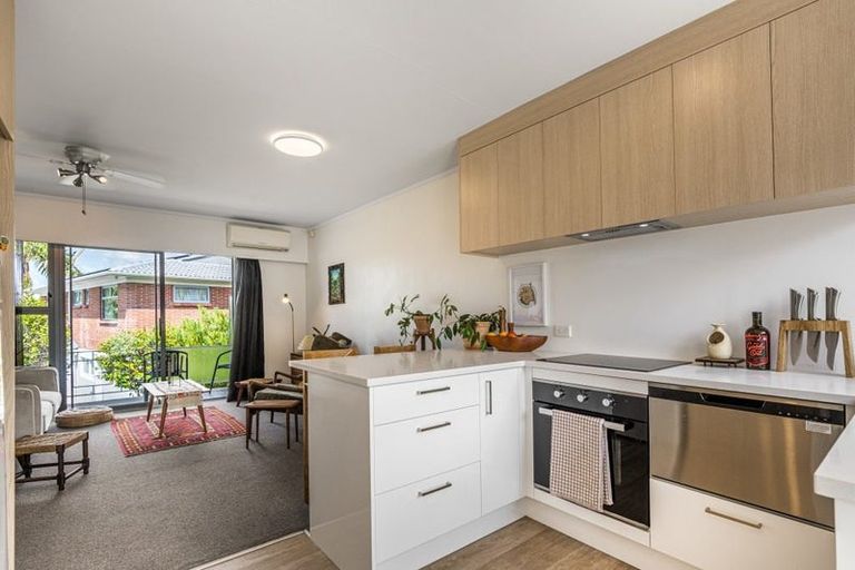 Photo of property in 1/23 Taitua Drive, Te Atatu South, Auckland, 0610