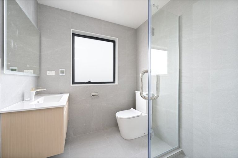 Photo of property in 46 Taipahitini Road, Rosehill, 2113