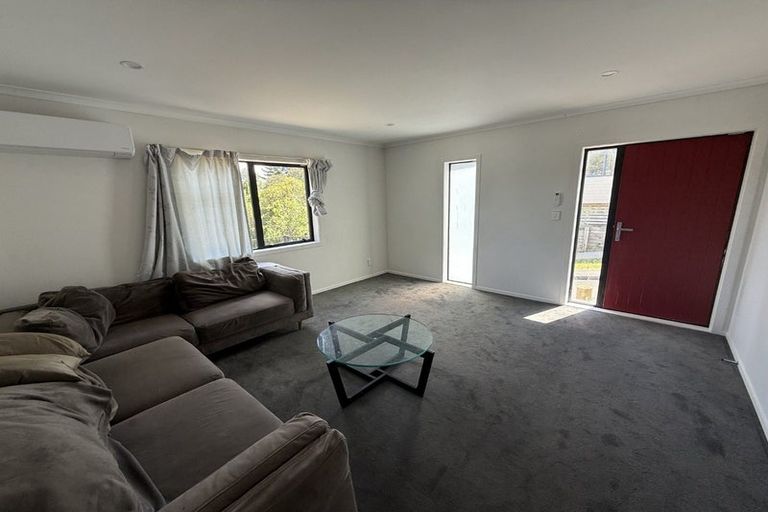 Photo of property in 9 Lowry Heights, Stokes Valley, Lower Hutt, 5019
