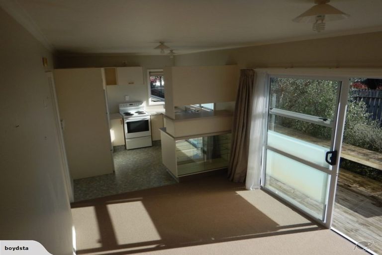 Photo of property in 13 Seaview Road, Marfell, New Plymouth, 4310