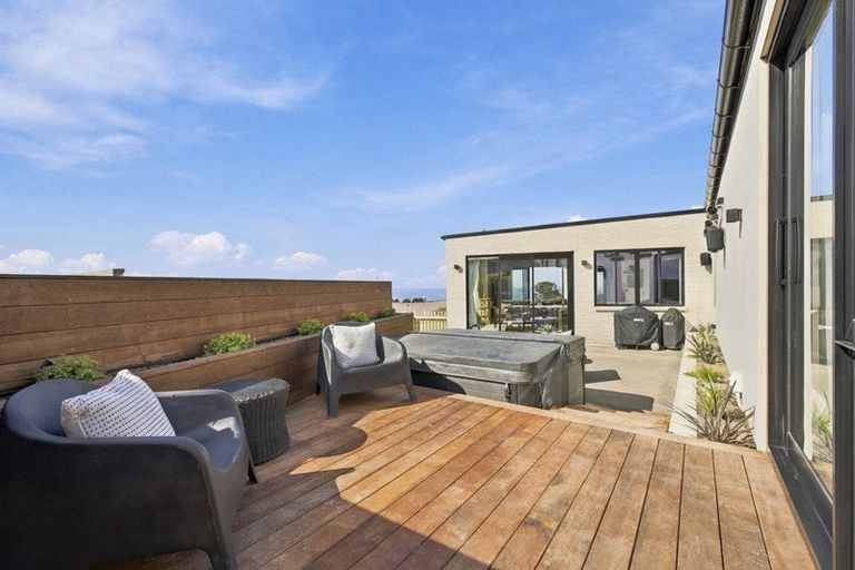 Photo of property in 19 Rauhea Lane, Clifton, Christchurch, 8081