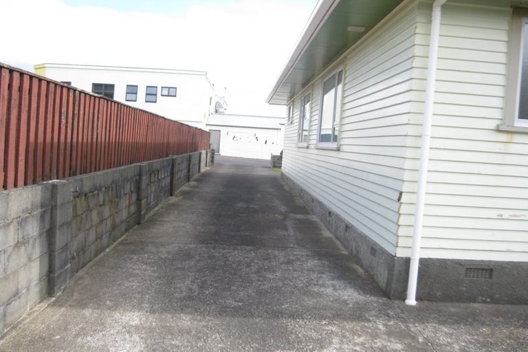 Photo of property in 19 Holly Grove, Maungaraki, Lower Hutt, 5010