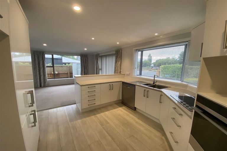 Photo of property in 2/61 Colombo Street, Cashmere, Christchurch, 8022