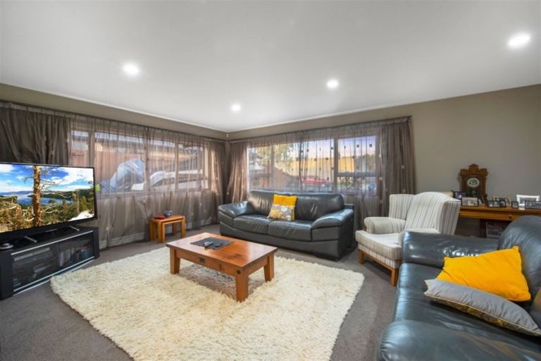 Photo of property in 18 Wiltshire Drive, Huntington, Hamilton, 3210