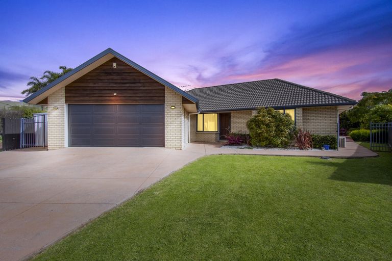 Photo of property in 56 Lothian Brae, Wattle Downs, Auckland, 2103