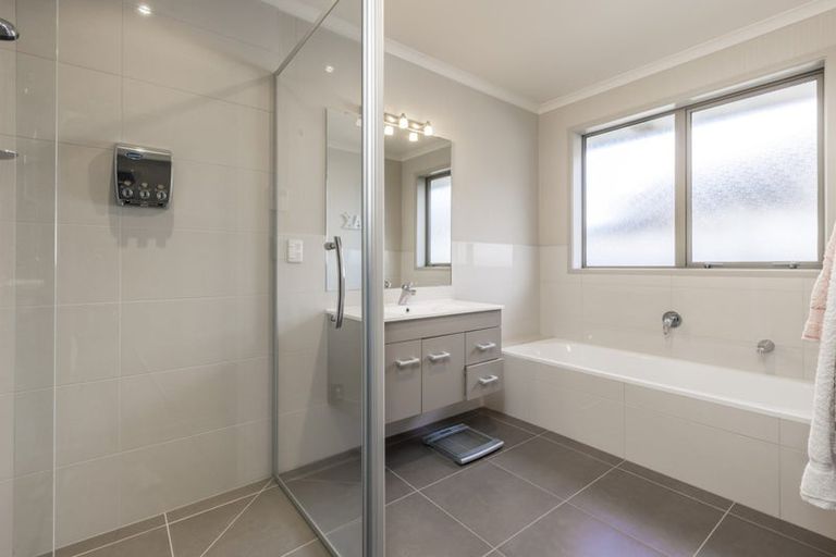 Photo of property in 16 Silkwood Crescent, Karaka, Papakura, 2113
