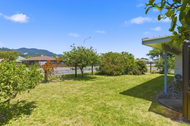 Photo of property in 2 Cypress Grove, Paraparaumu, 5032