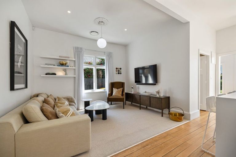 Photo of property in 5 Aikmans Road, Merivale, Christchurch, 8014