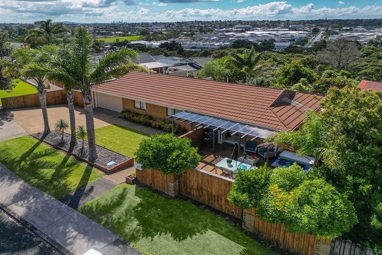 Photo of property in 59 Spence Road, Henderson, Auckland, 0612
