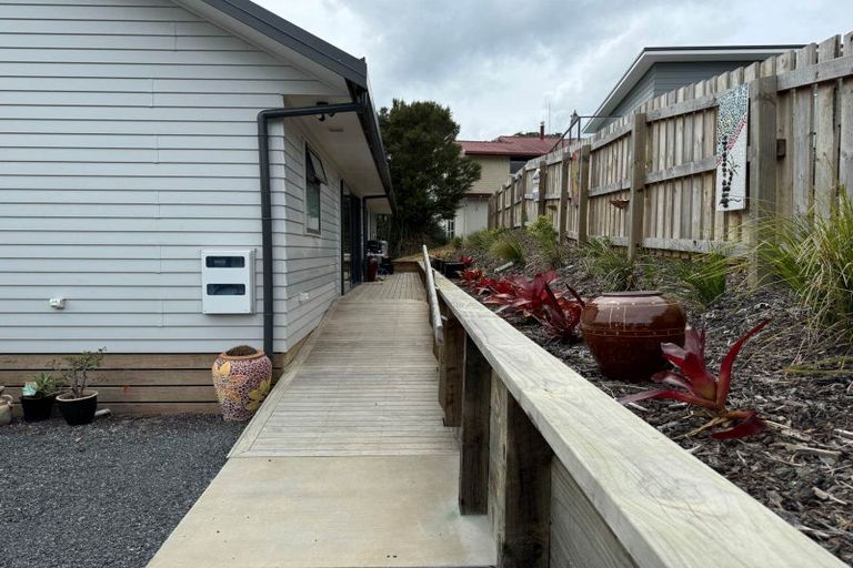 Photo of property in 14 Waterview Place, Haruru, 0204