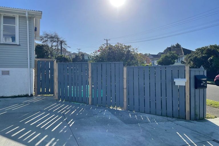 Photo of property in 37a Victory Crescent, Tawa, Wellington, 5028
