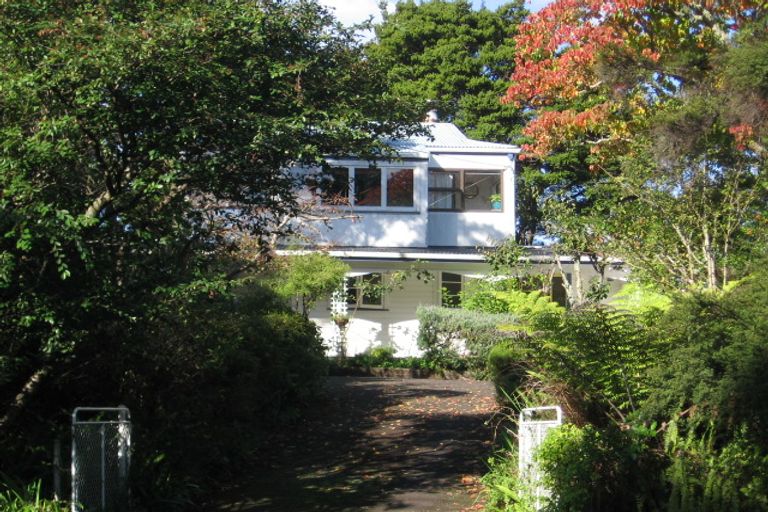 Photo of property in 64 Laingholm Drive, Laingholm, Auckland, 0604