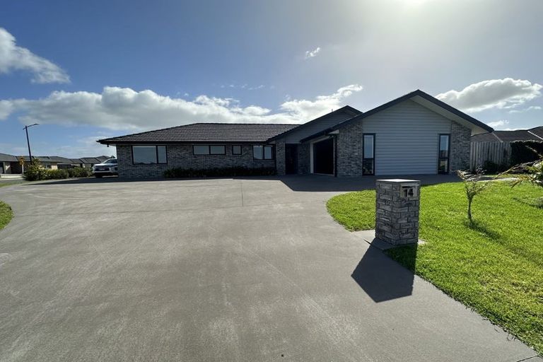 Photo of property in 14 Kahukaka Road, One Tree Point, 0118