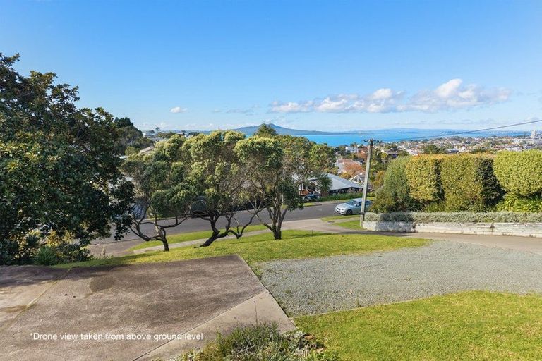 Photo of property in 29a Parr Terrace, Castor Bay, Auckland, 0620