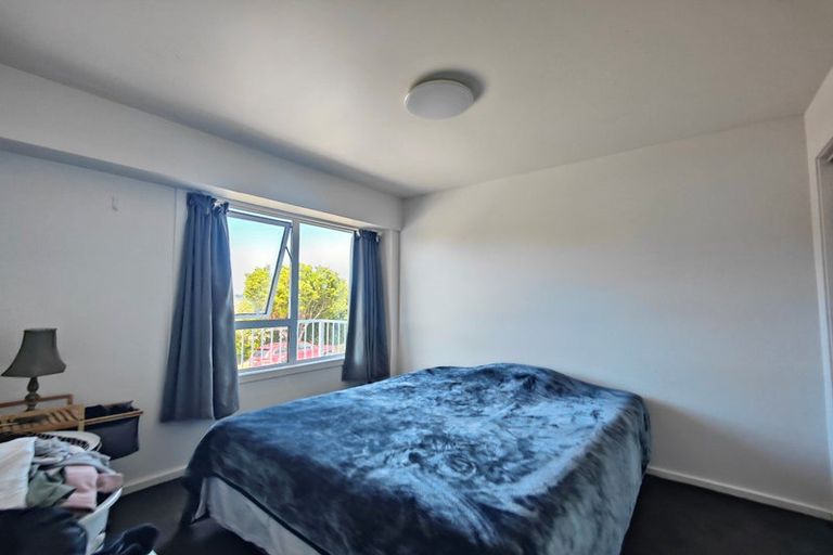 Photo of property in 2/32 Akaroa Drive, Maupuia, Wellington, 6022