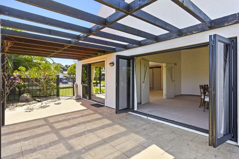 Photo of property in 2 Quadrant Heights, Paraparaumu, 5032