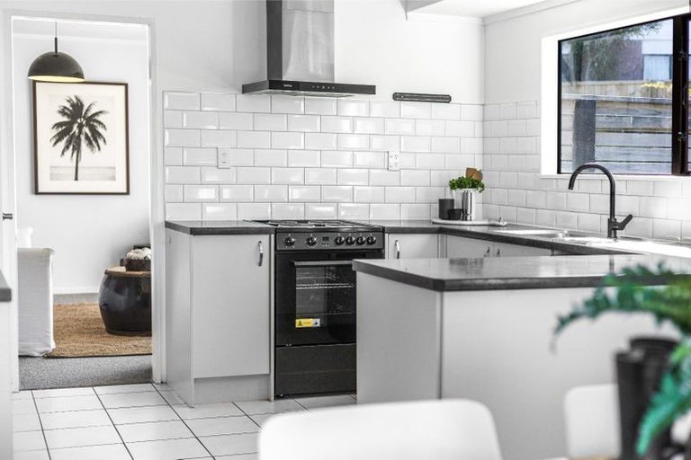 Photo of property in 64 Vintage Drive, Henderson, Auckland, 0612