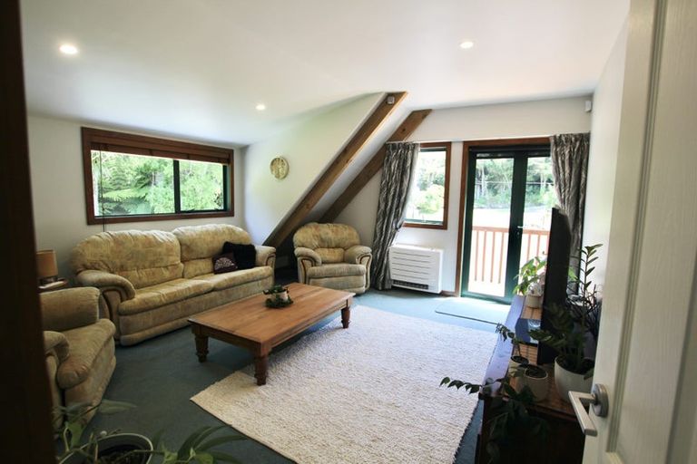 Photo of property in 2 Cascade Avenue, Waiatarua, Auckland, 0604