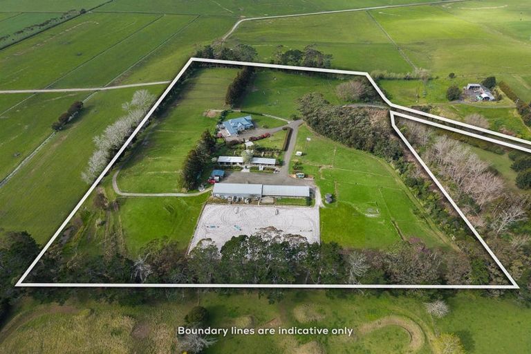 Photo of property in 124 Rimmer Road, Helensville, 0875
