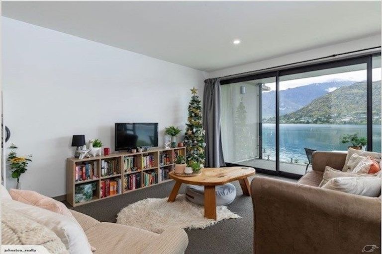 Photo of property in La Residence Du Lac, 26/527 Frankton Road, Queenstown, 9300