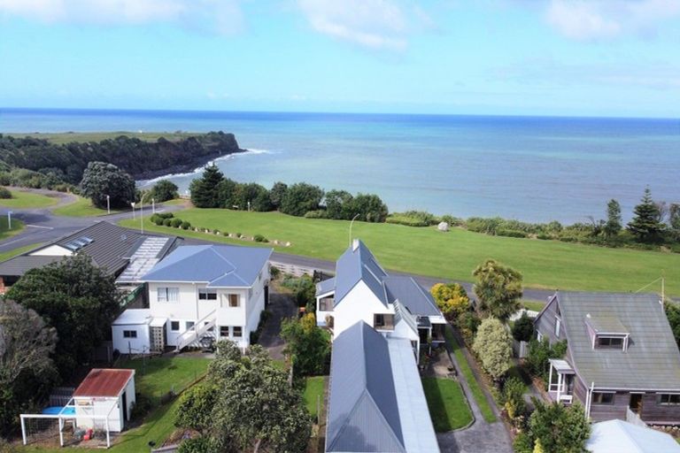 Photo of property in 6 Halse Place, Opunake, 4616