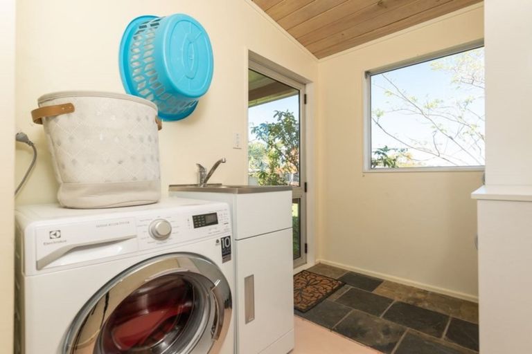 Photo of property in 7 Powells Road, Cable Bay, 0420