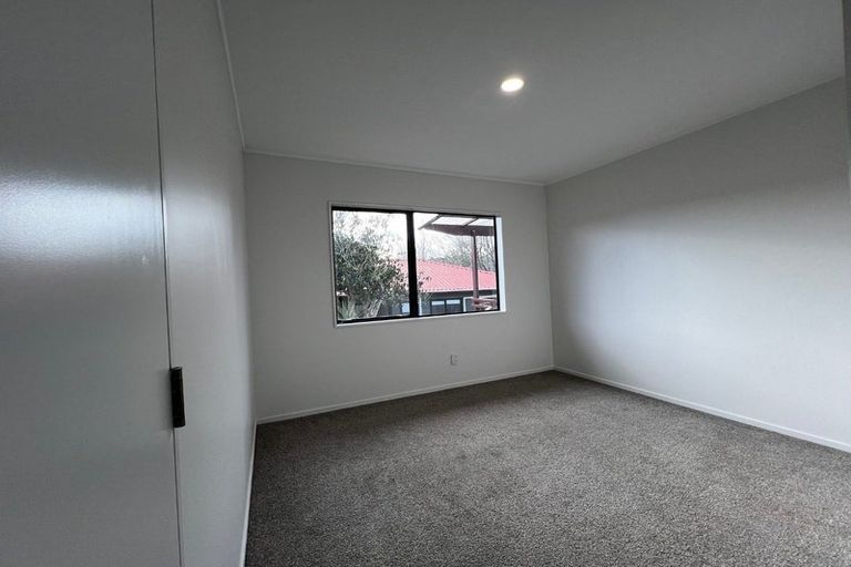 Photo of property in 1a Romulus Place, Totara Vale, Auckland, 0629