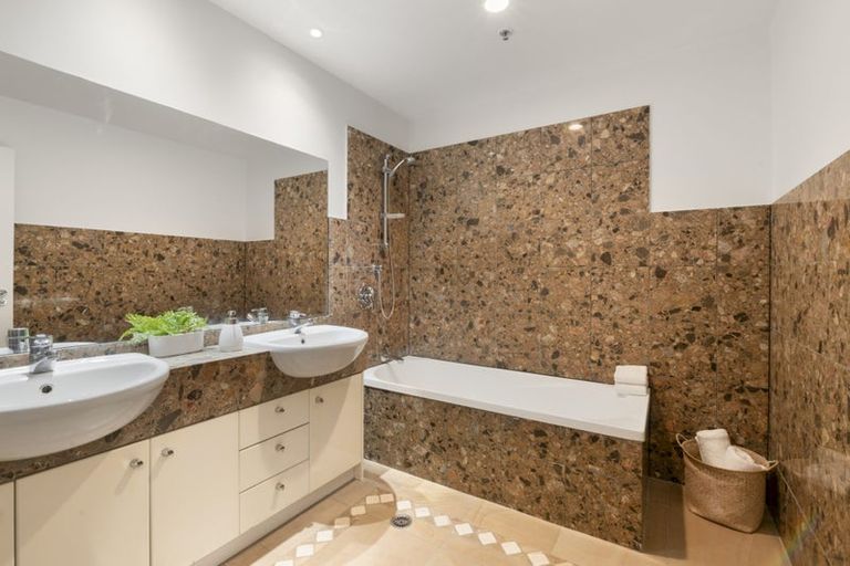 Photo of property in 4c/173 Hurstmere Road, Takapuna, Auckland, 0622