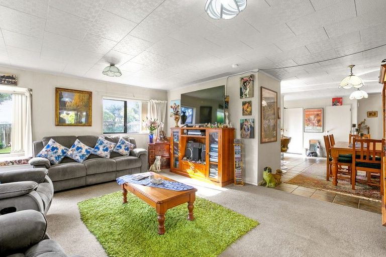 Photo of property in 80 Wairau Road, Oakura, 4314