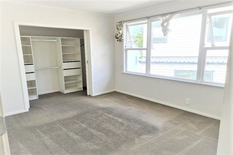 Photo of property in 5 Datura Place, Sunnynook, Auckland, 0620