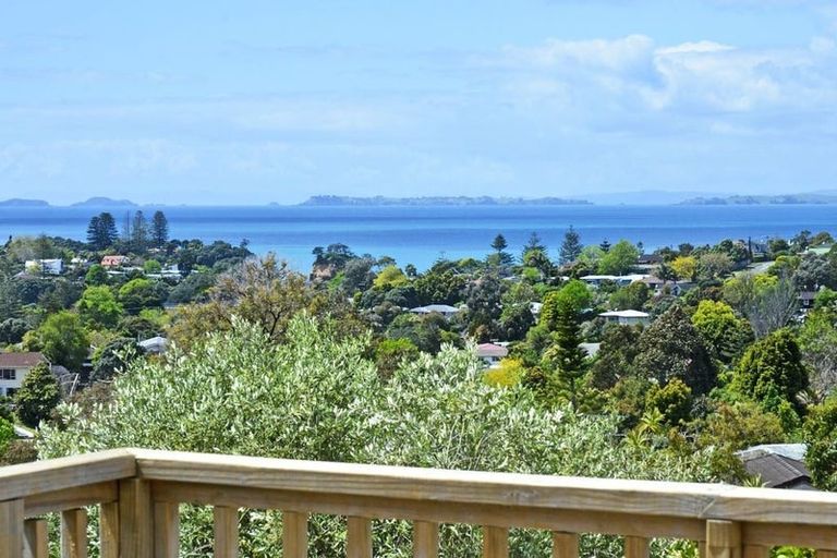 Photo of property in 20 Geoffrey Road, Torbay, Auckland, 0630