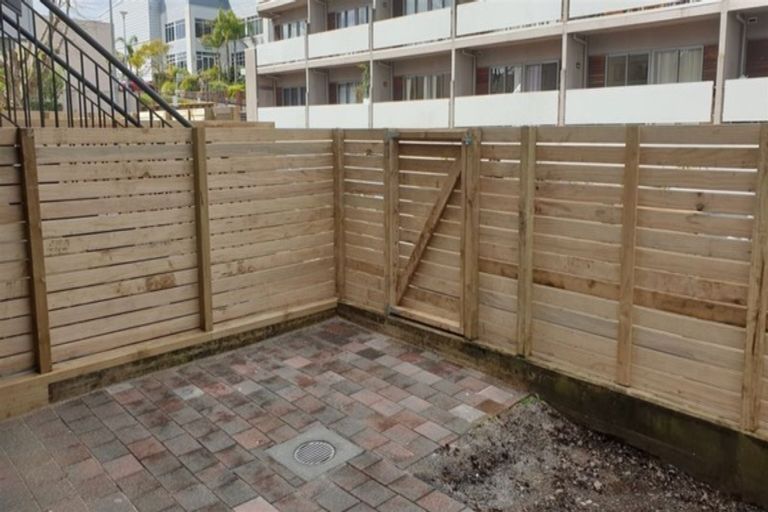 Photo of property in 8a/30 Westward Ho, Glen Eden, Auckland, 0602