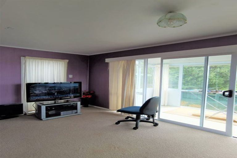 Photo of property in 228 Whitney Street, Blockhouse Bay, Auckland, 0600