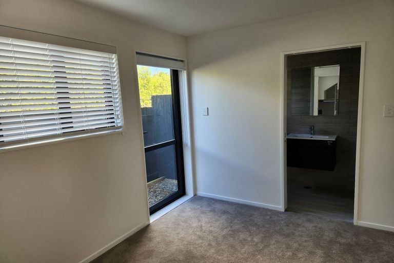 Photo of property in 64c Yeovil Road, Te Atatu Peninsula, Auckland, 0610