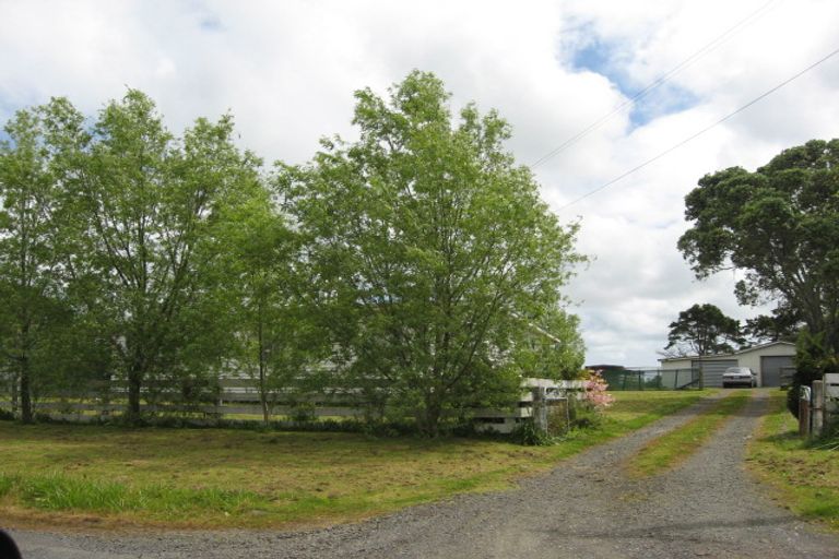 Photo of property in 60 Station Road, Kumeu, 0891