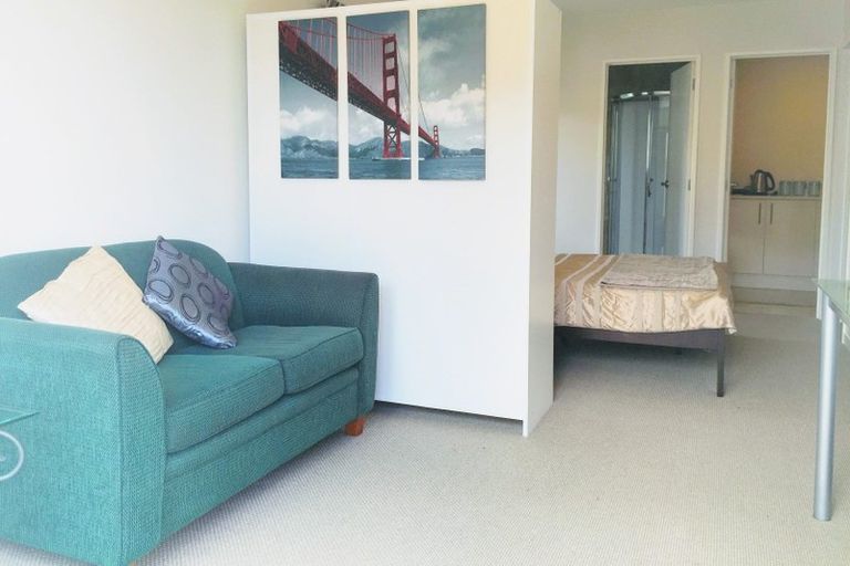 Photo of property in 30a Schnapper Rock Road, Schnapper Rock, Auckland, 0632