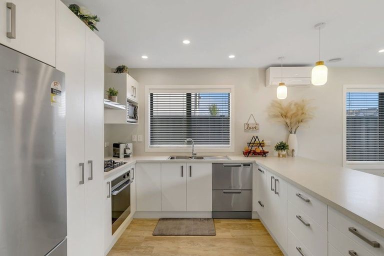 Photo of property in 5 Taiko Place, Kenepuru, Porirua, 5022