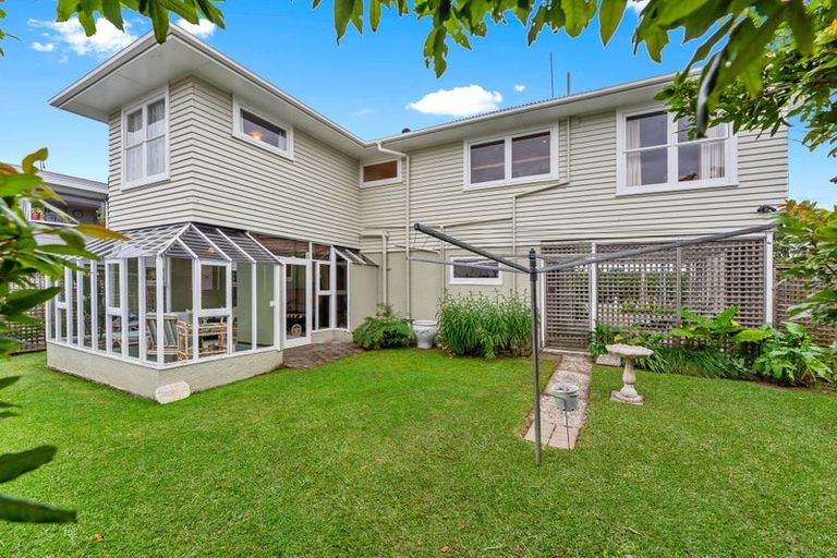 Photo of property in 1/108 Forrest Hill Road, Forrest Hill, Auckland, 0620